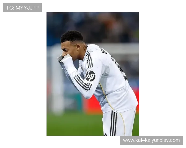 姆巴佩冷静处理关键机会