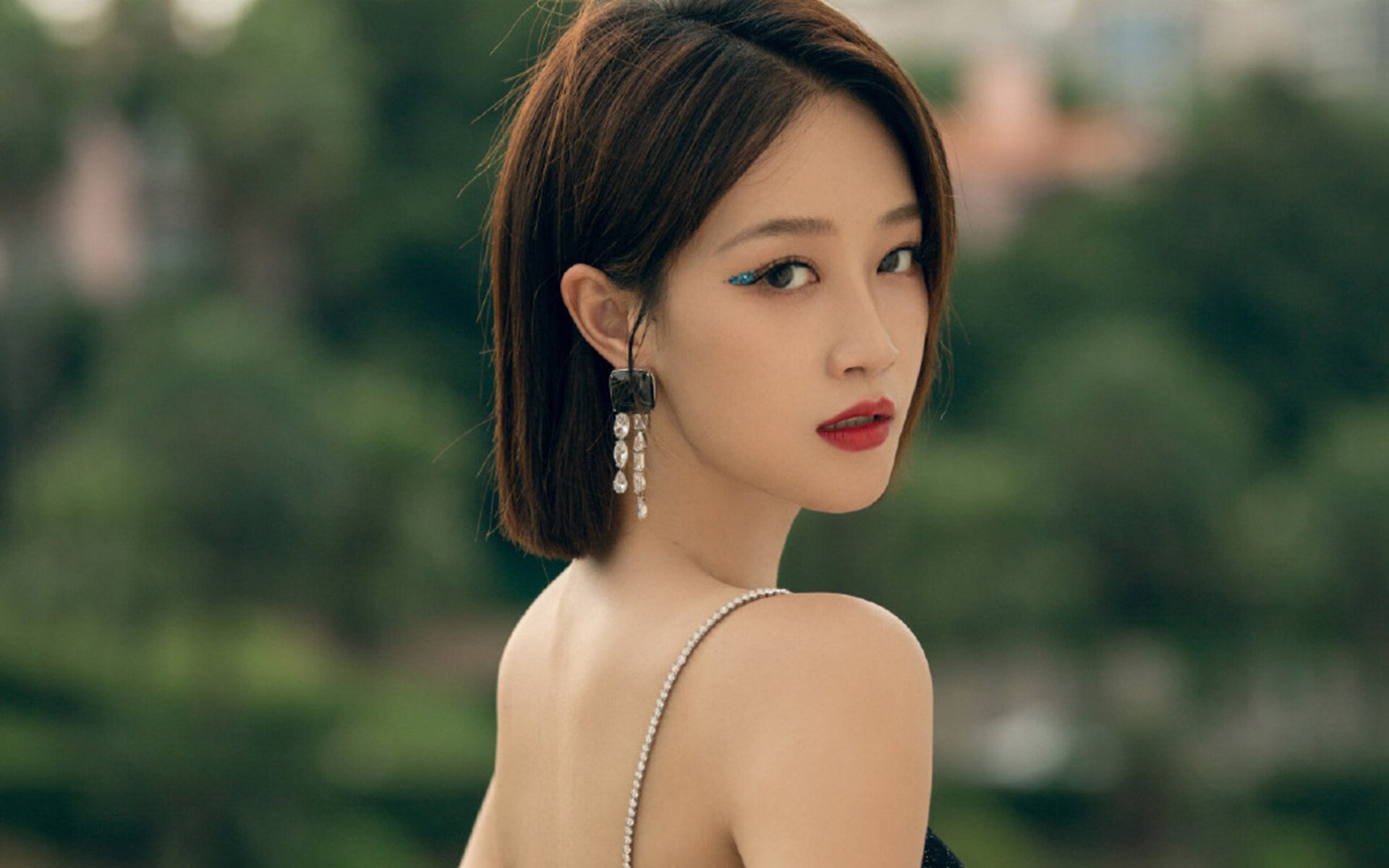 万乐天女子50米仰泳决赛强势出击，万乐天获女子50米仰泳季军